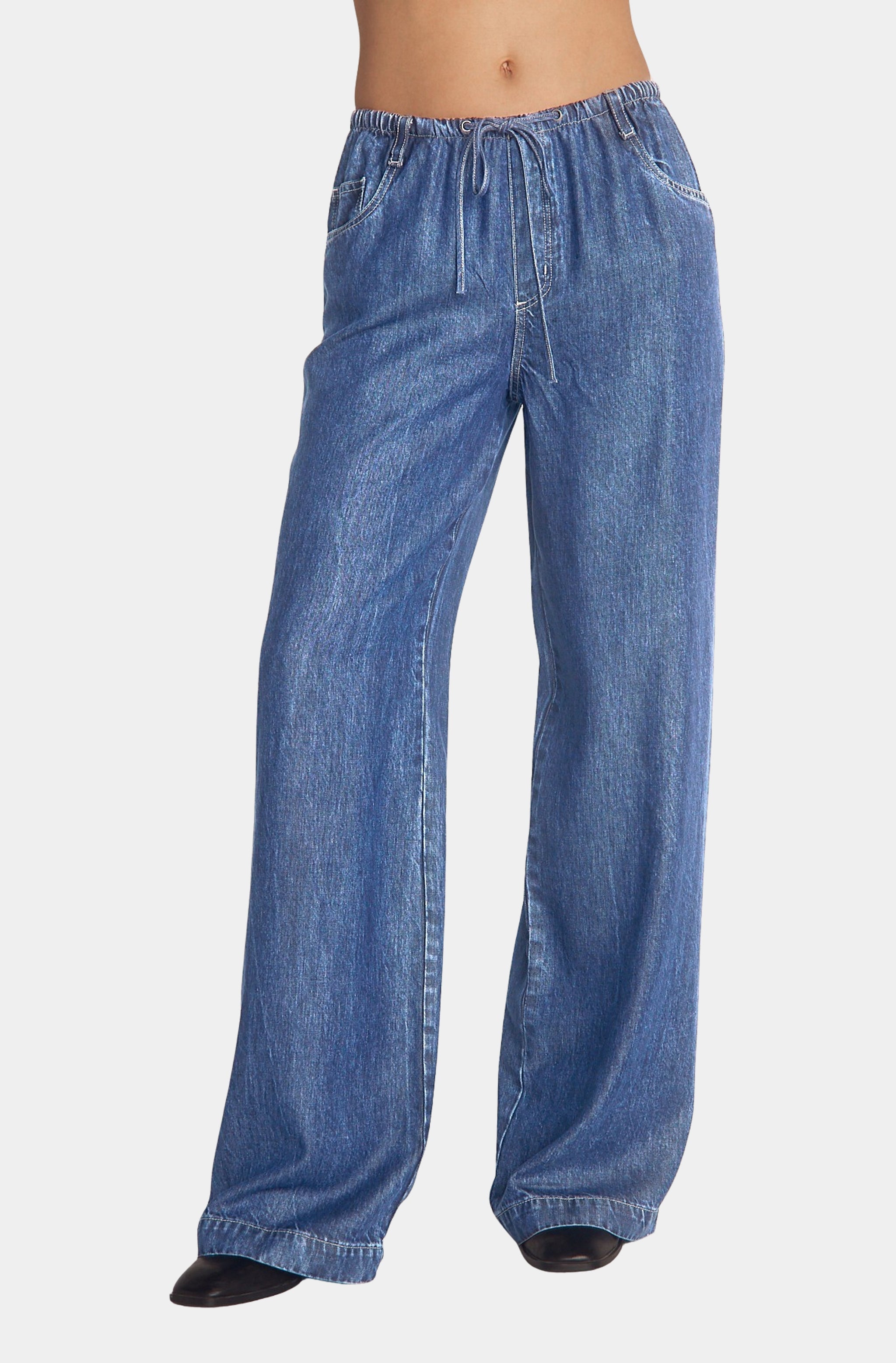 BELLA DAHL drawstring wide-leg jeans in indigo mist wash with elastic waistband