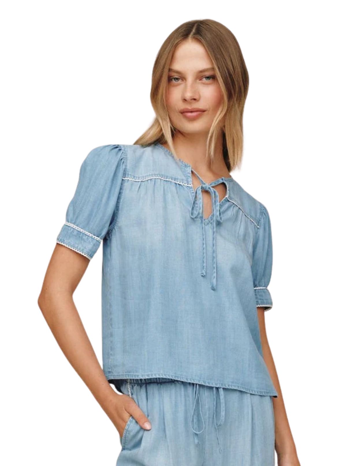 Bella Dahl light blue chambray short sleeve pullover top with tie neck and white trim