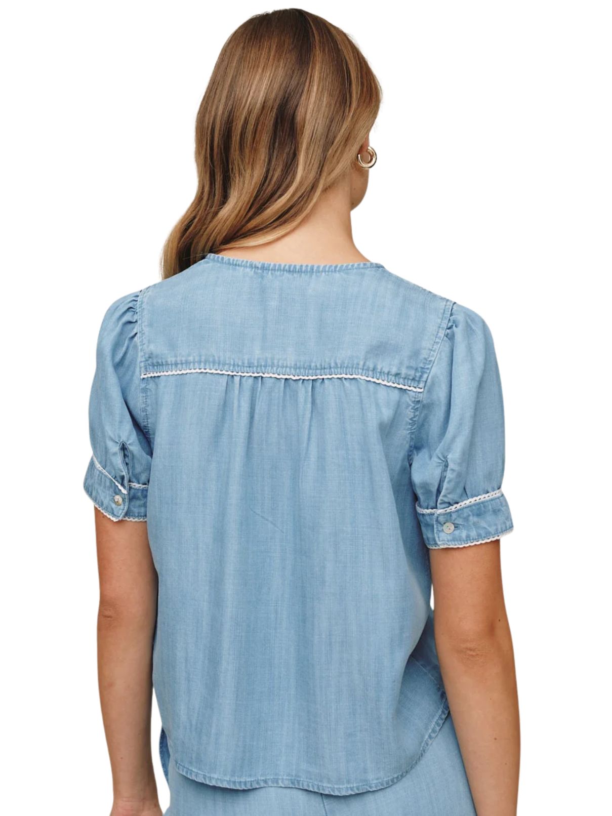 Bella Dahl light blue chambray short sleeve pullover with white trim shown from back
