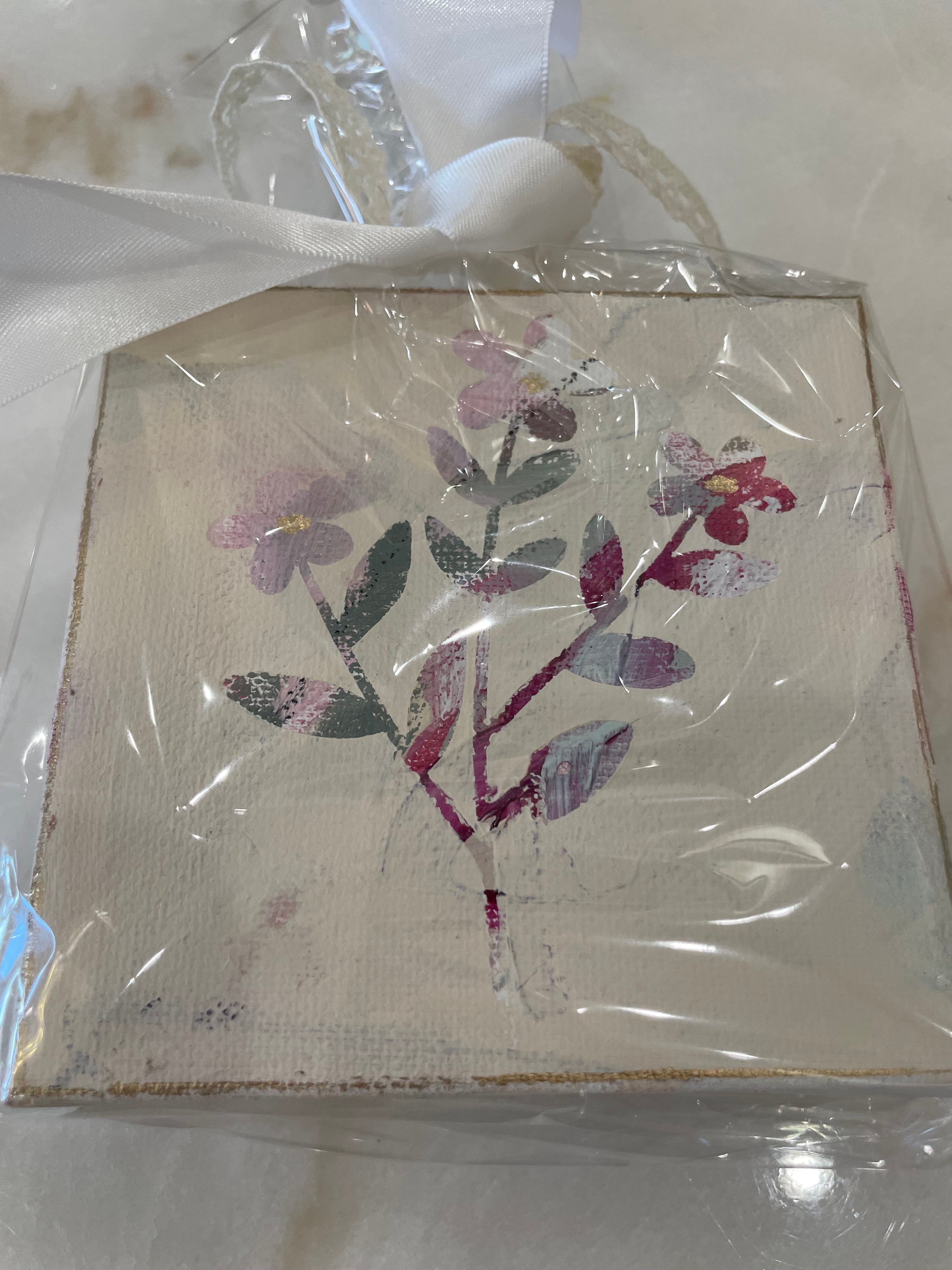 Canvas Art 4x4 |3 Cream Flowers