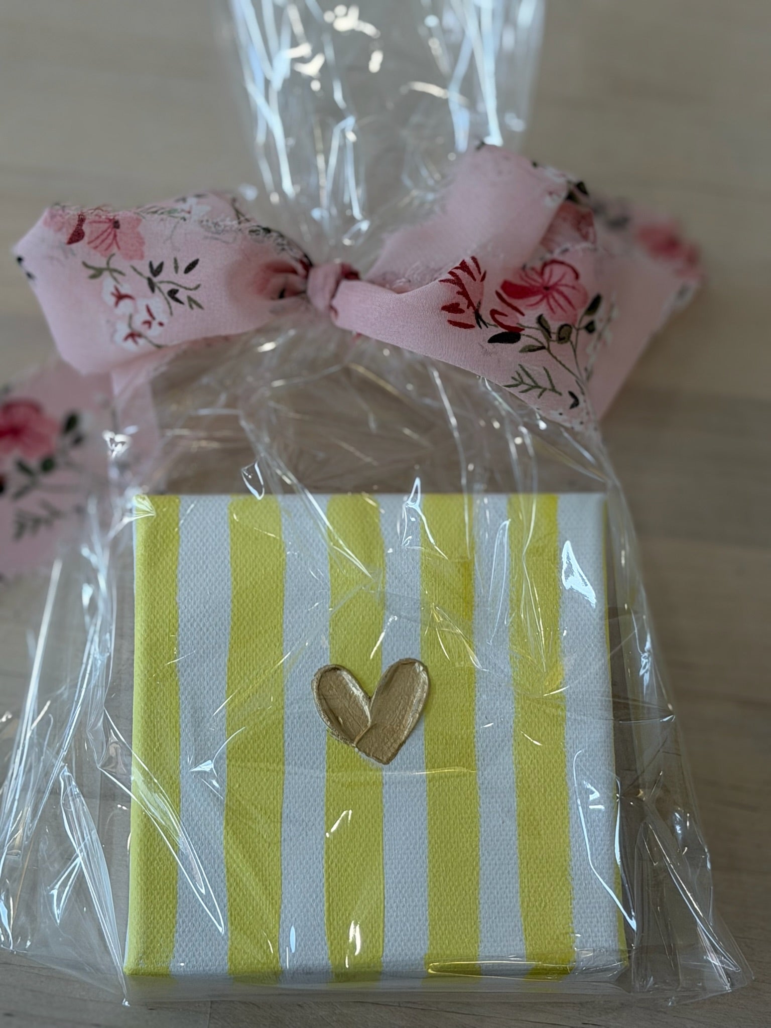 Canvas Art 4x4 | Yellow Heart