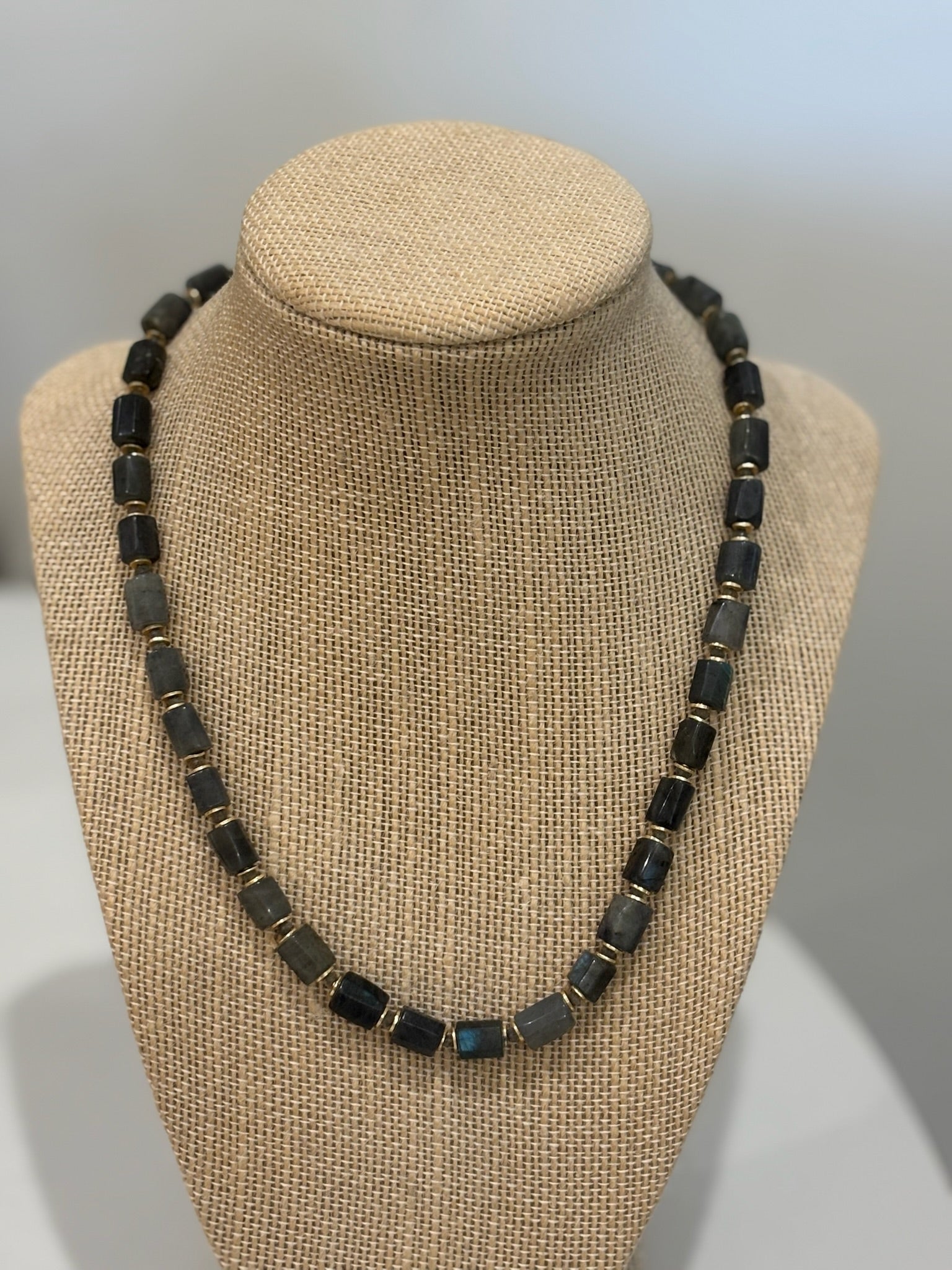 Green Stone Necklace | Gold Discs
