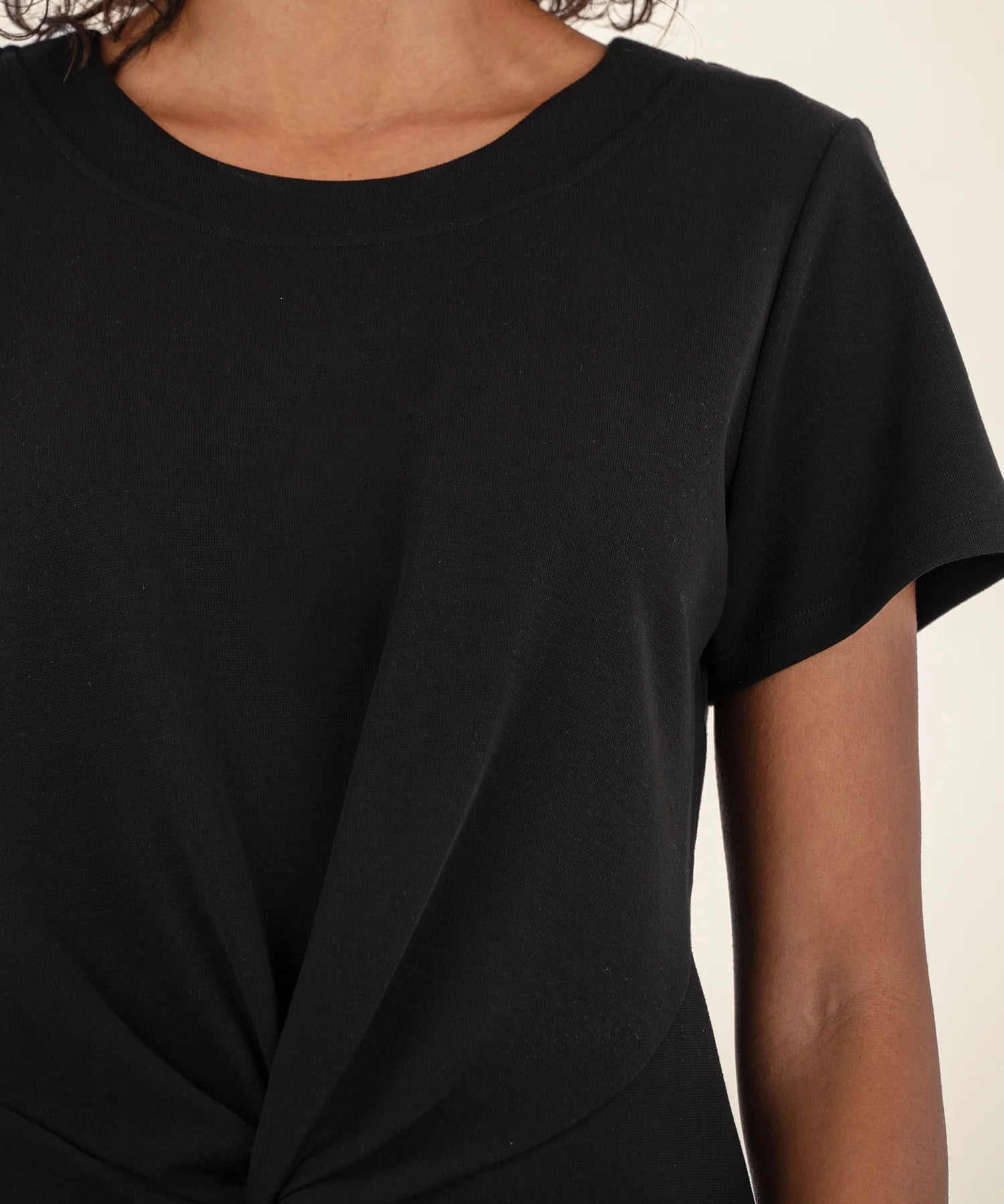 Avi Short Sleeve Crew Neck Tee | Black