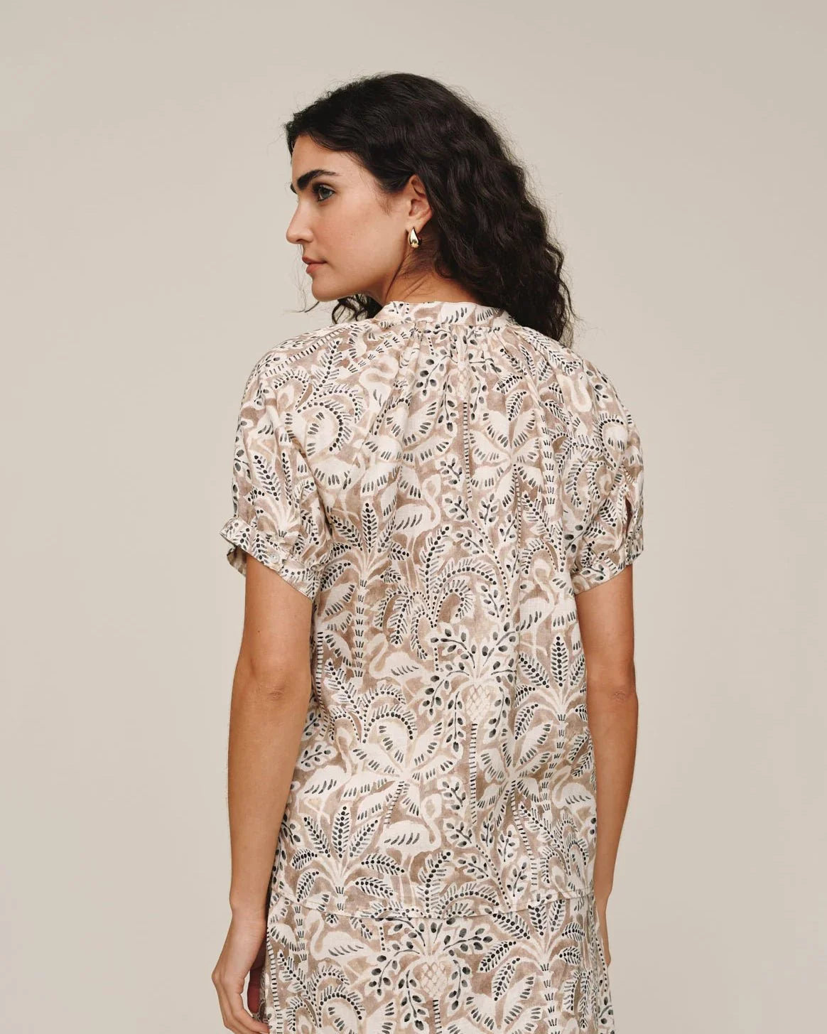 Bella Dahl short sleeve raglan shirt in tropical palm print shown from back view